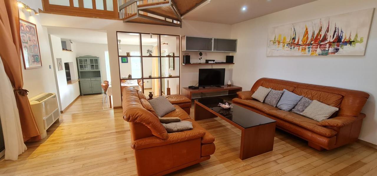 Sunny Garden Villa With Pool Loborika ภายนอก รูปภาพ
